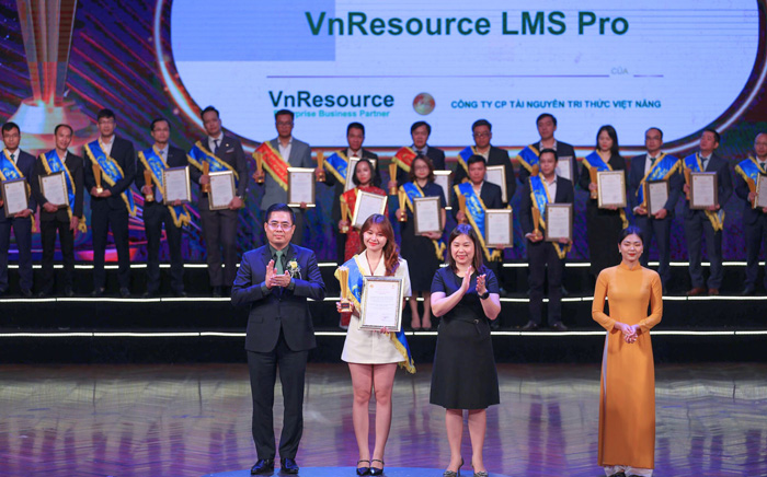 Giải pháp Đào tạo & Học trực tuyến VnResource LMS Pro vinh danh tại Giải thưởng Sao Khuê 2023