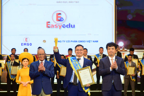 EASY EDU - Nền tảng được vinh danh nhận Giải thưởng Sao Khuê 2022